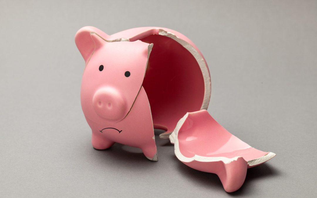 Broken piggy bank on gray background. sad face. | Parenta.com